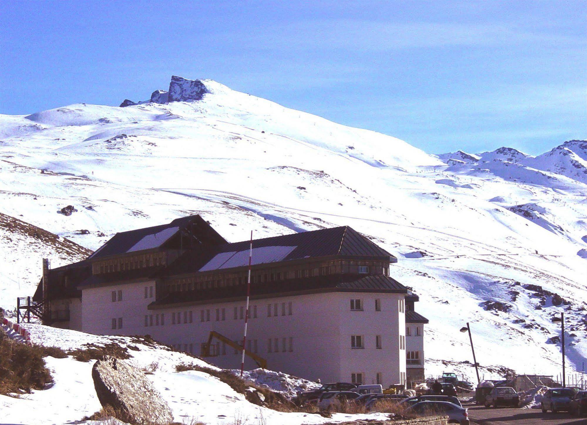 Albergue Inturjoven Sierra Nevada Kültér fotó